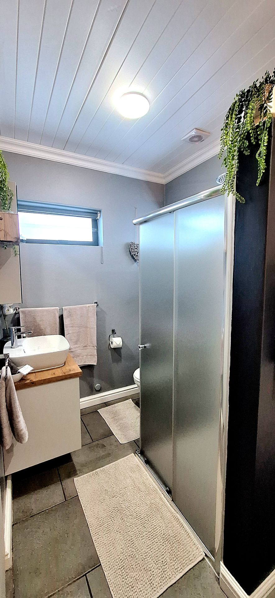 Tiny Home on Broadway – Bathroom, photo 1