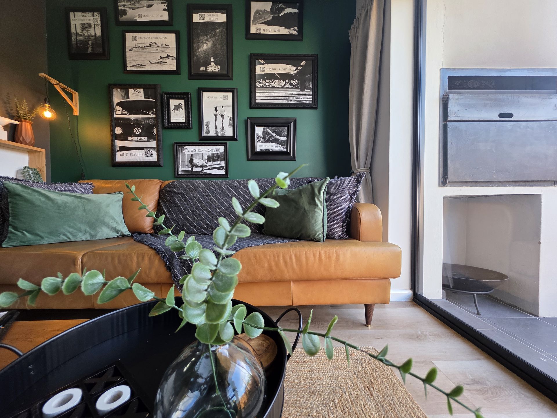 Retreat on 3rd – Living Area, photo 1