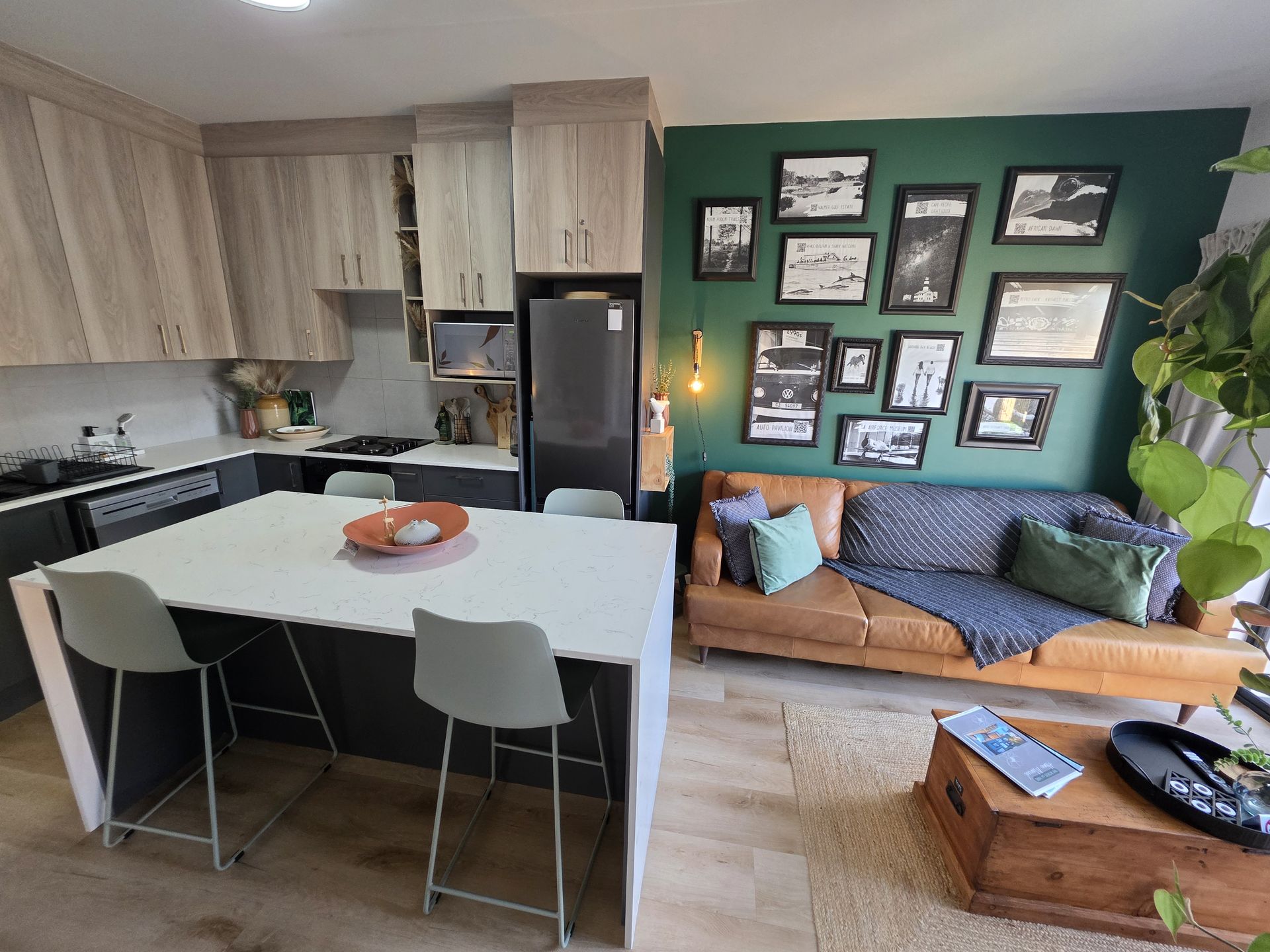 Retreat on 3rd – Living Area, photo 2